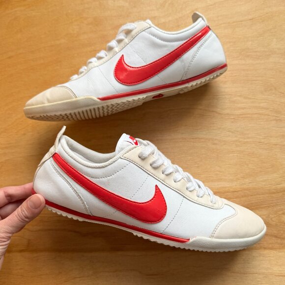 Nike Women's FIVEKAY White/Berry Red Size 8 - Picture 3 of 17